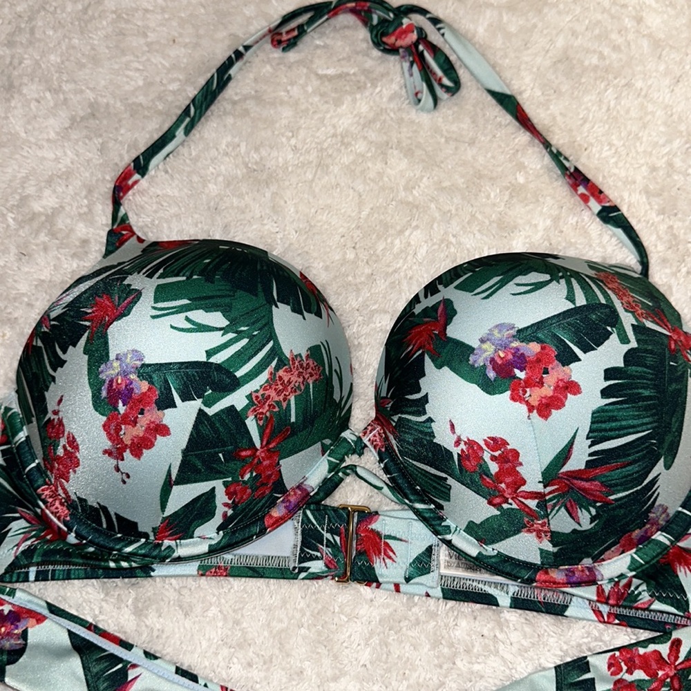 Bikini - Picture 2 of 8